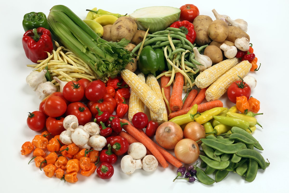 Nutritionist explaining balanced meal components